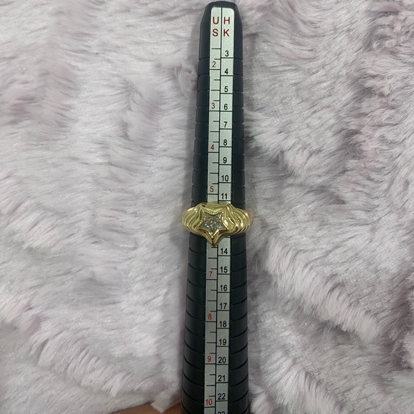 AVRY - Picture 3 of 4